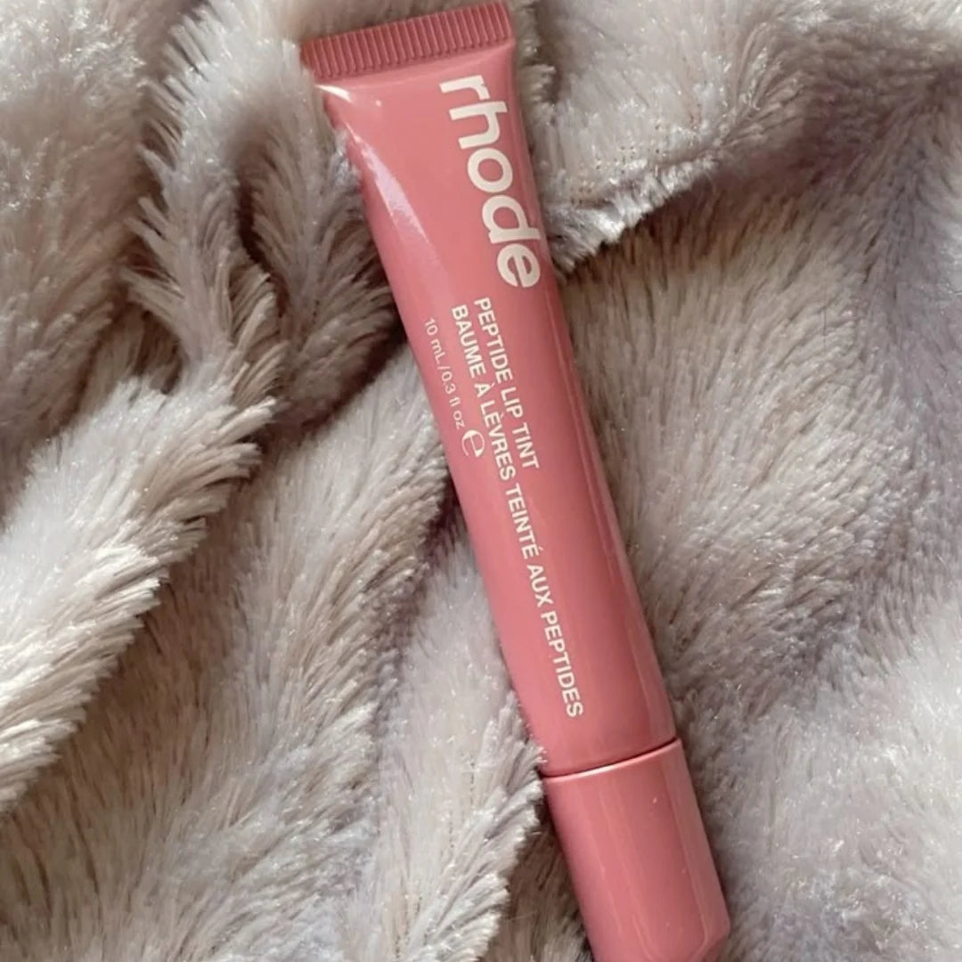 Hydrating peptide lip tints on lips